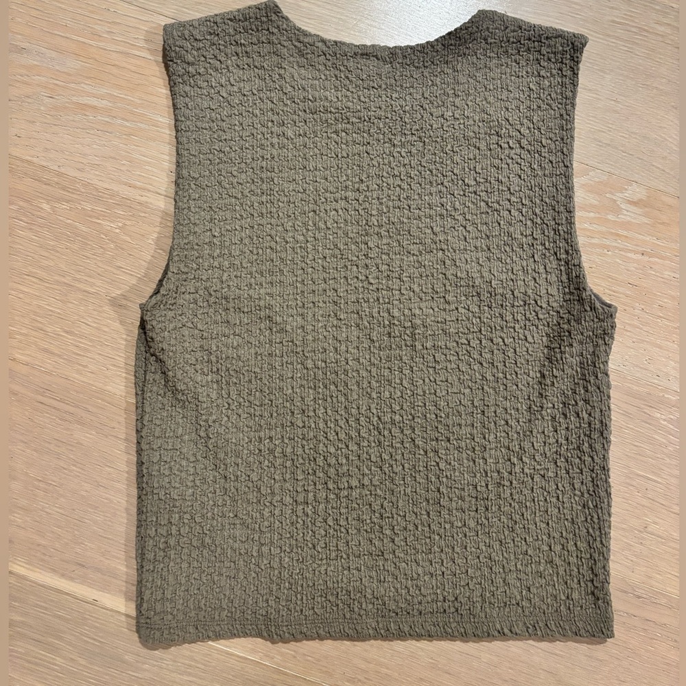 Abercrombie & Fitch Crinkle Texted Shell Tank Top - Picture 3 of 3
